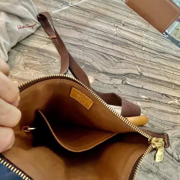 Authentic Louis Vuitton Monogram Pochette Valmy Shoulder Bag M40524 Used F/S - Picture 6 of 8